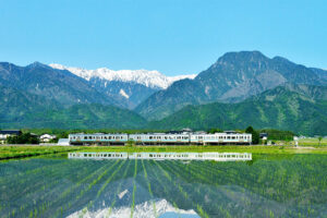 写真: 「日本一暮らしやすい村」を目指して