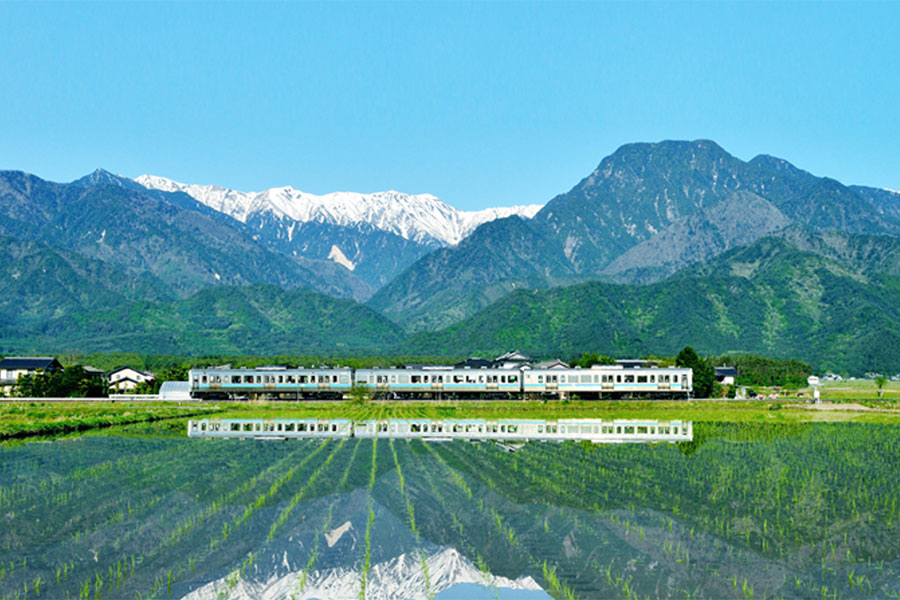 写真: 「日本一暮らしやすい村」を目指して