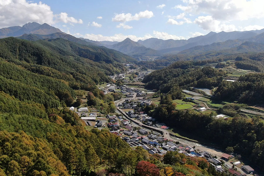 写真: 山の恵みを、村の力に